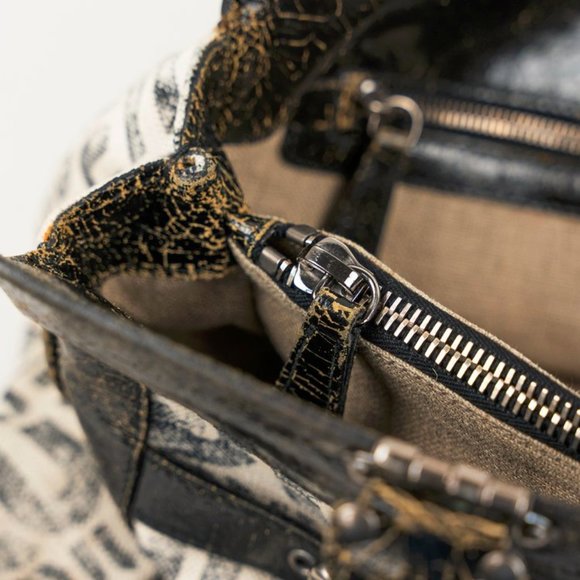 Miu Miu Twiggy White and Black Logo-Print Tote - Picture 10 of 12